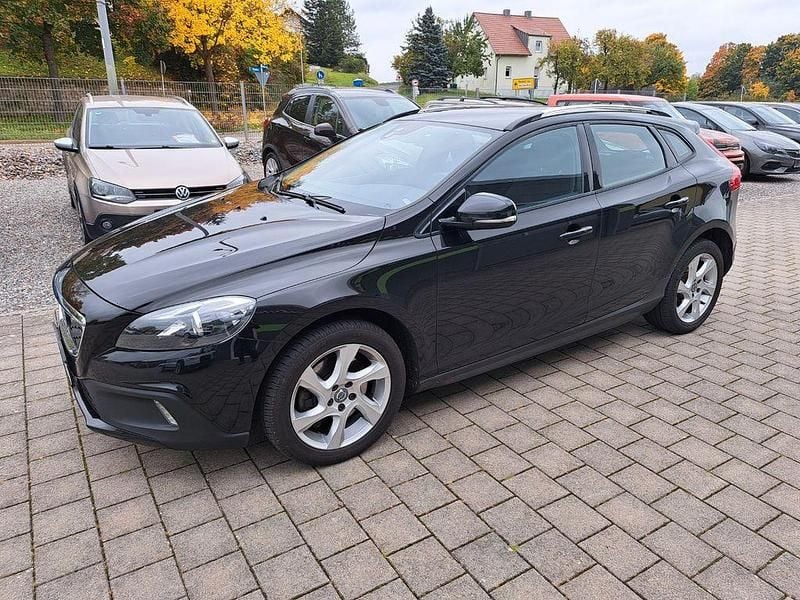 Schwarz Gebraucht 2016 Volvo V40 CC You! Kombi | 9.900 € (Fairer Preis) - Bild 1/4