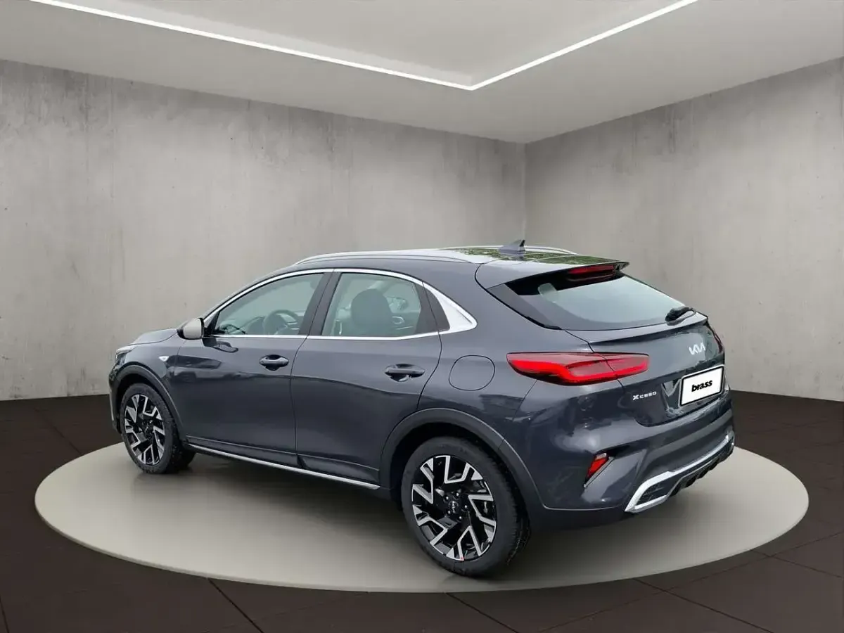 Neu Kia XCeed 150 PS (110 kW) 2026 Pentametal met. SUV