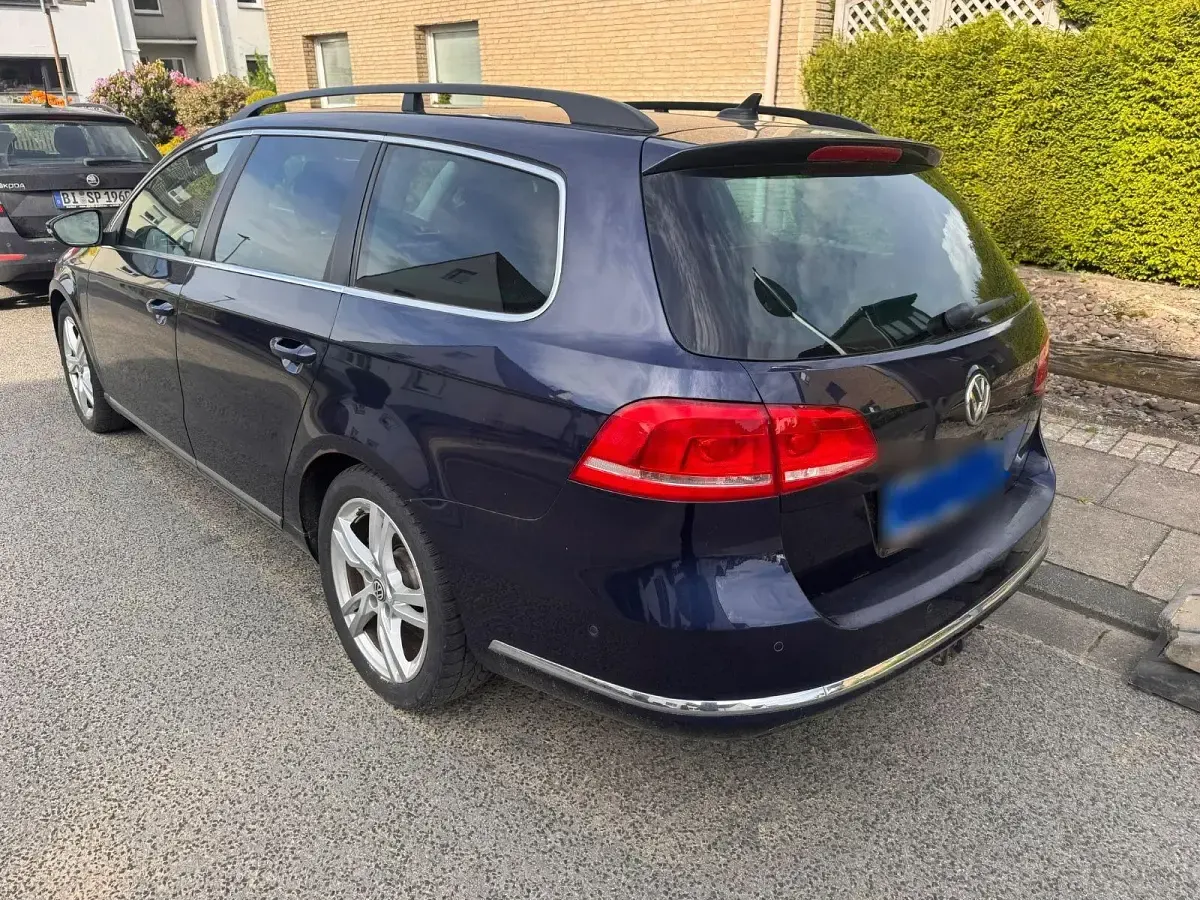 Gebraucht VW Passat 140 PS (102 kW) 2011 Blau Kombi