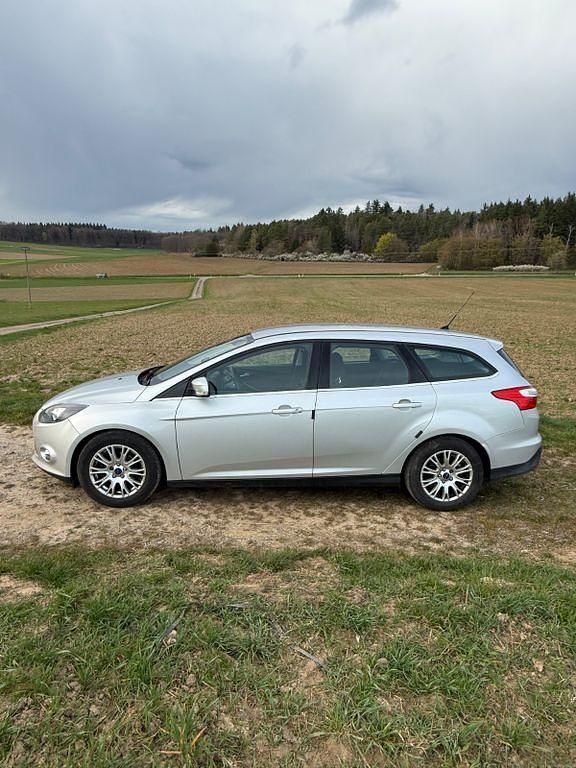 Gebraucht Ford Focus 125 PS (91 kW) 2011 Silber Limousine