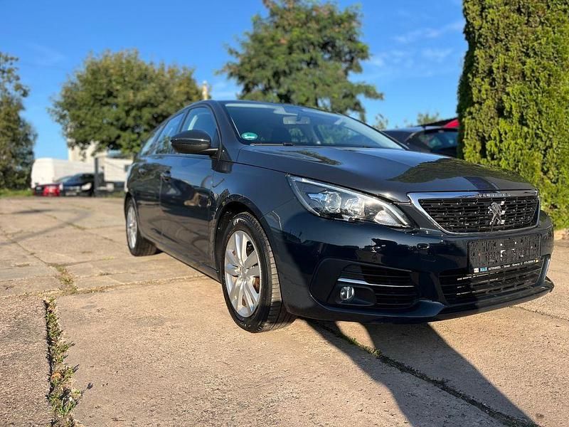 Gebraucht Peugeot 308 SW Active 131 PS (96 kW) 2017 Grau Kombi