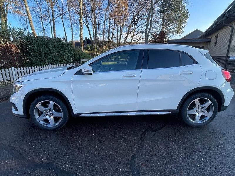 Gebraucht Mercedes GLA250 211 PS (155 kW) 2016 Weiß SUV