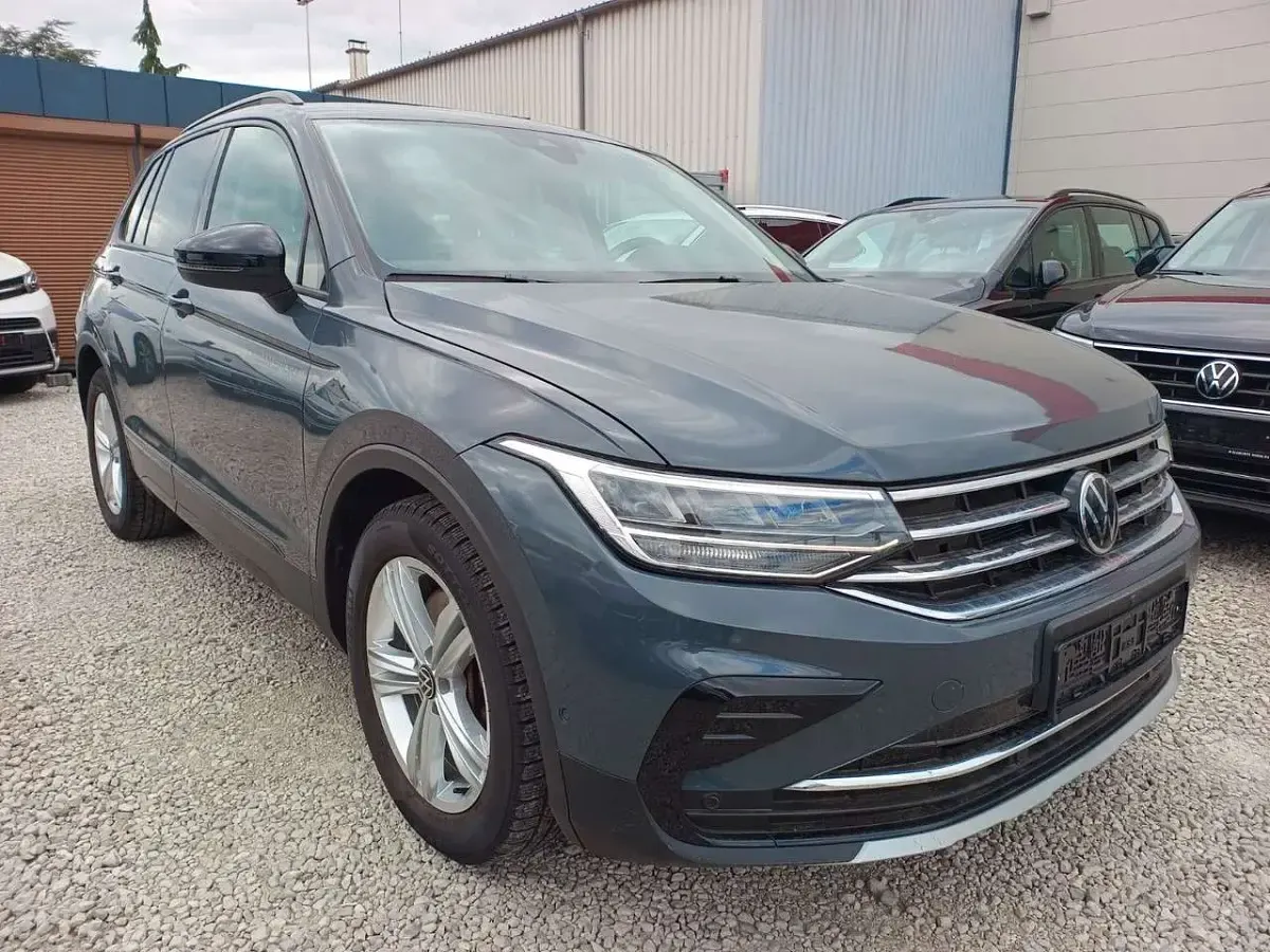 Gebraucht VW Tiguan Sportline 190 PS (139 kW) 2023 Grau SUV