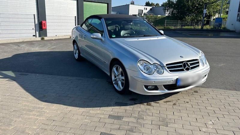 Silber Gebraucht 2007 Mercedes 200 Cabrio | 15.000 € - Bild 1/4