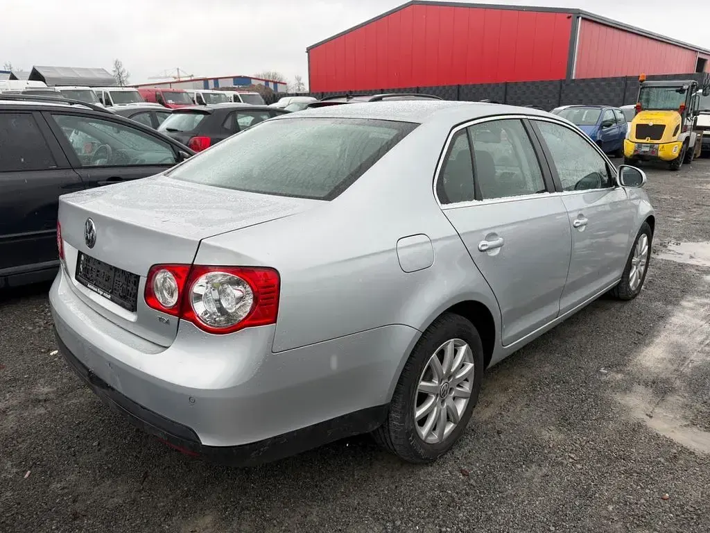 Gebraucht VW Jetta Comfortline 105 PS (77 kW) 2010 Silber Limousine