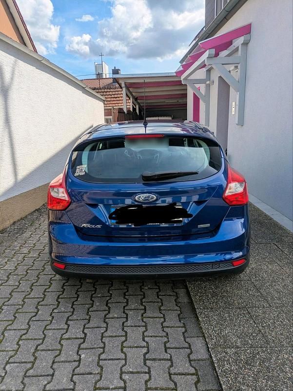 Gebraucht Ford Focus SYNC Edition 125 PS (91 kW) 2014 Blau Limousine