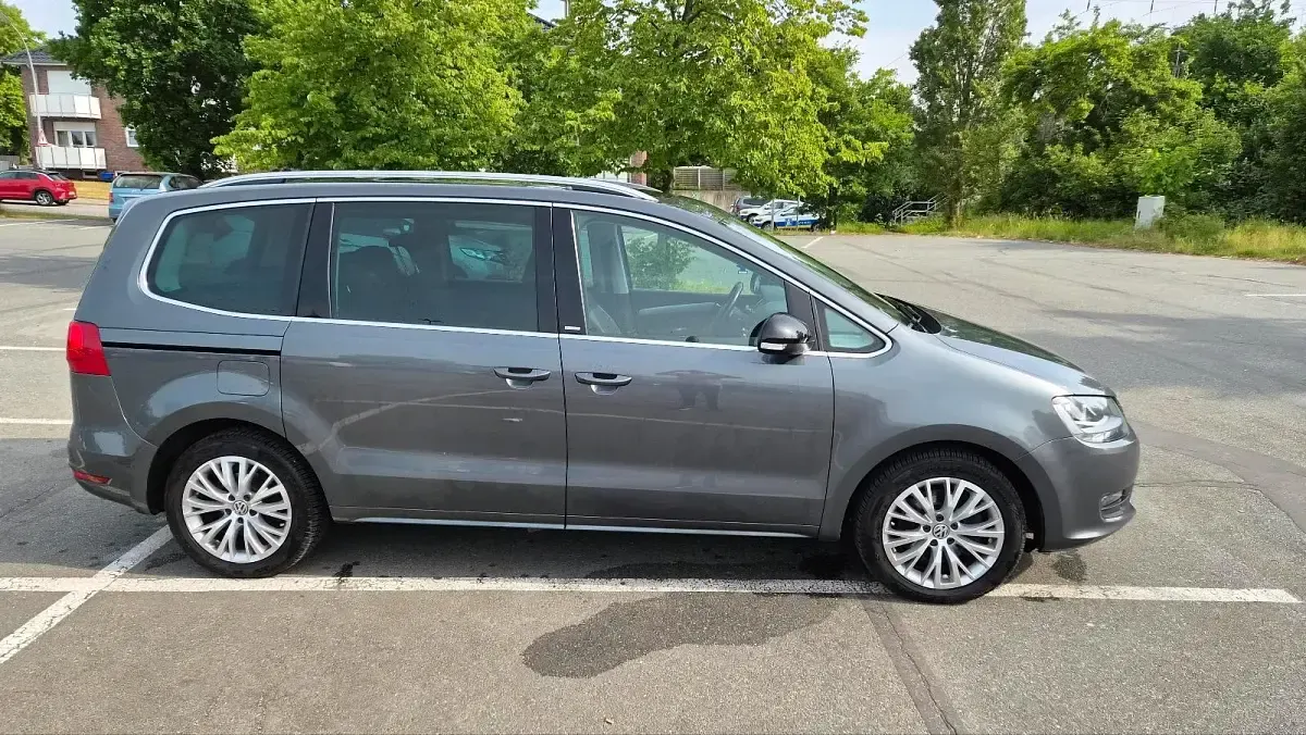 Gebraucht VW Sharan 140 PS (102 kW) 2011 Grau Van / Kleinbus
