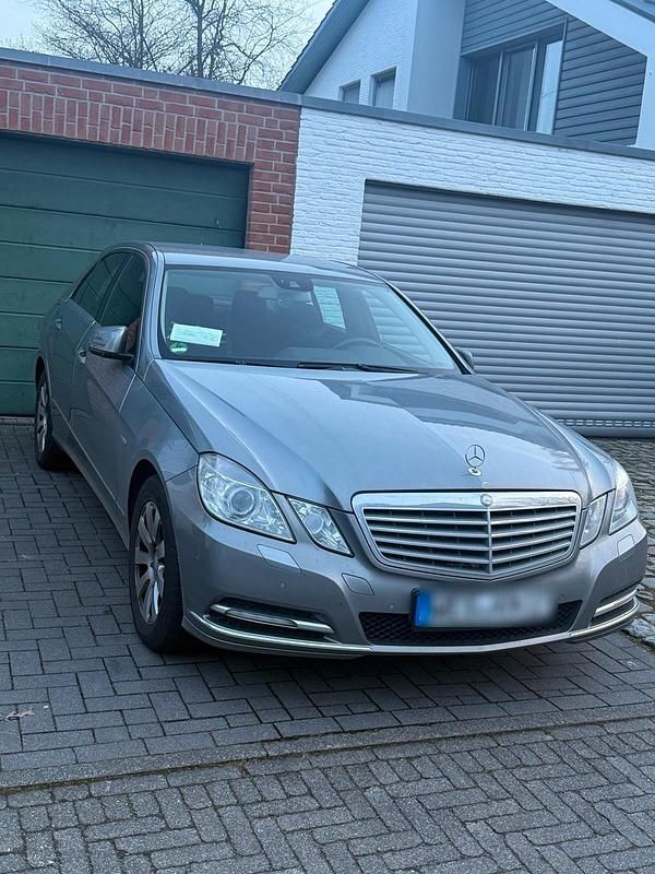 Gebraucht Mercedes E220 170 PS (125 kW) 2013 Silber Limousine