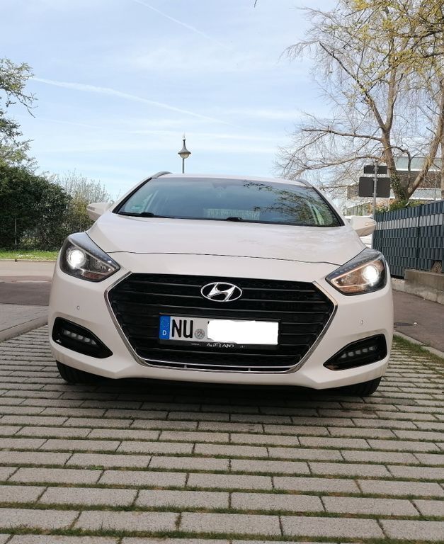 Weiß Gebraucht 2015 Hyundai i40 Trend Kombi | 9.200 € (Fairer Preis) - Bild 1/4