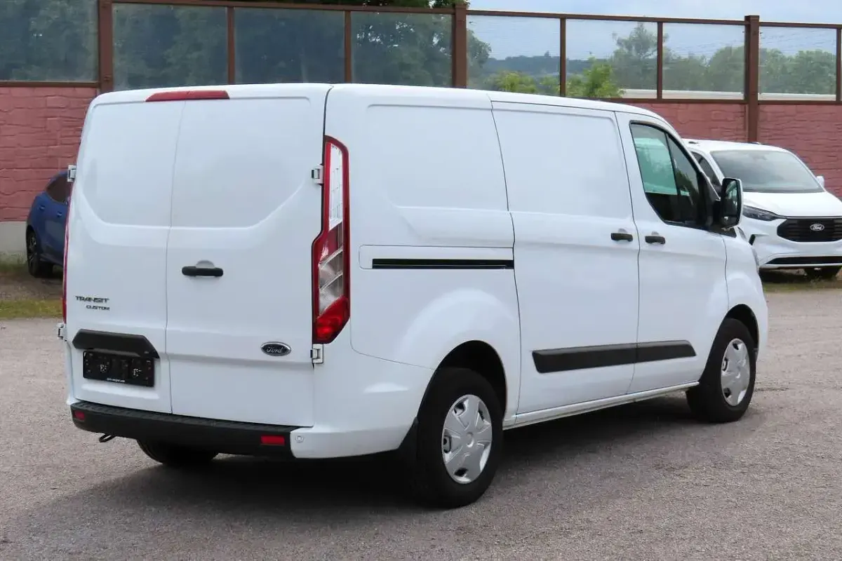 Gebraucht Ford Transit Custom Trend 131 PS (96 kW) 2020 Frozenwhite Van / Kleinbus
