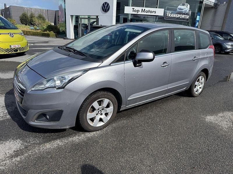 Grau Gebraucht 2015 Peugeot 5008 Active Van / Kleinbus | 5.550 € (Fairer Preis) - Bild 1/4