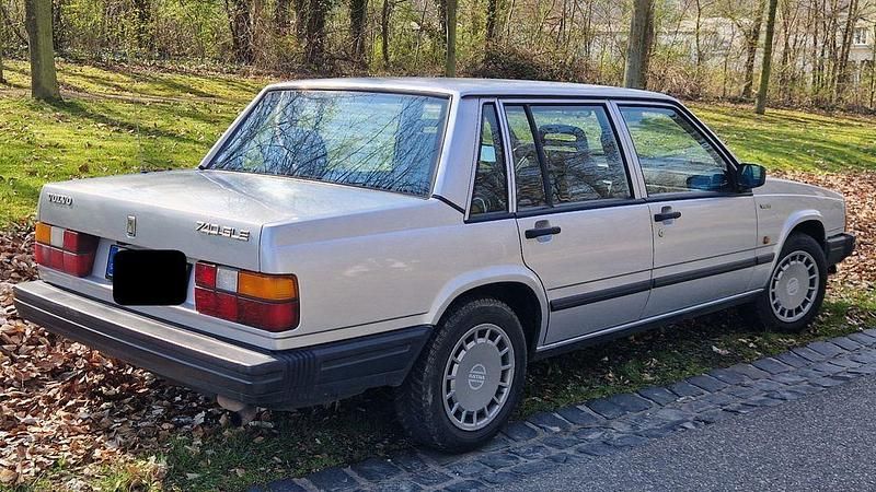 Second-hand Volvo 740 113 CP (83 kW) 1990 Berlinǎ