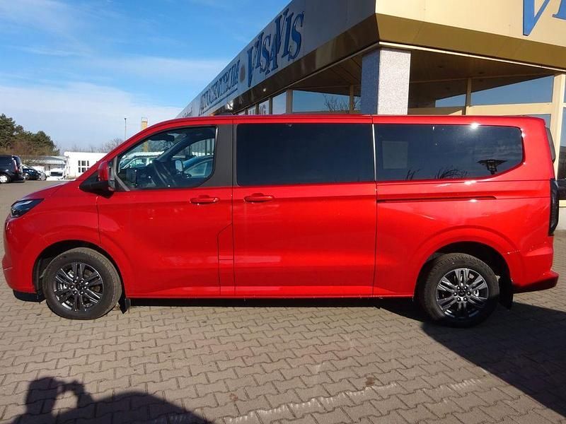 Neu Ford Tourneo Titanium 232 PS (170 kW) 2026 Rot Van / Kleinbus