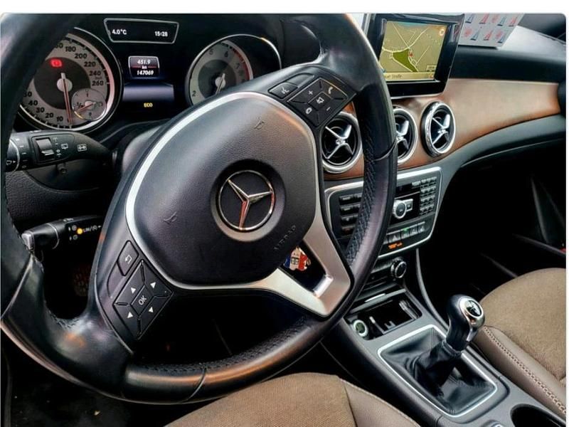 Gebraucht Mercedes GLA200 156 PS (114 kW) 2014 Weiß SUV