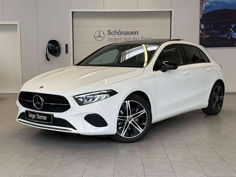 Weiß Gebraucht 2023 Mercedes A200 Night Kleinwagen | 28.950 € (Fairer Preis) - Bild 1/4
