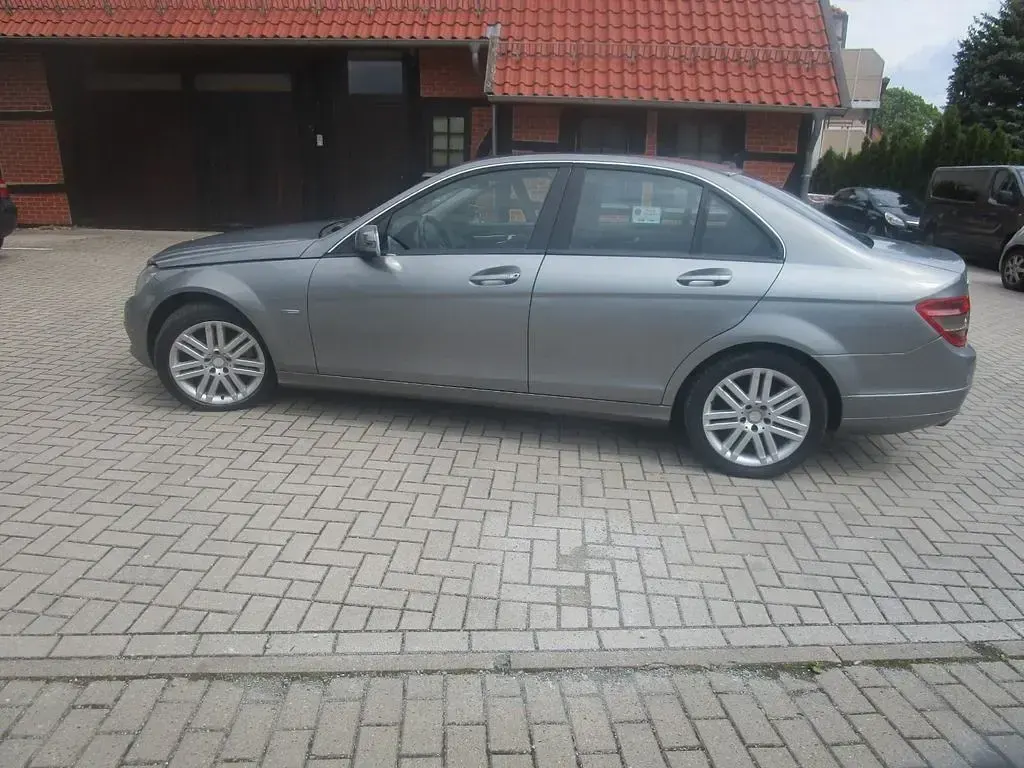 Gebraucht Mercedes C200 136 PS (100 kW) 2011 Silber Limousine