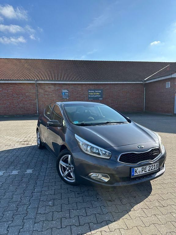 Usata Kia Ceed 110 CV (80 kW) 2015 Grigio Utilitaria