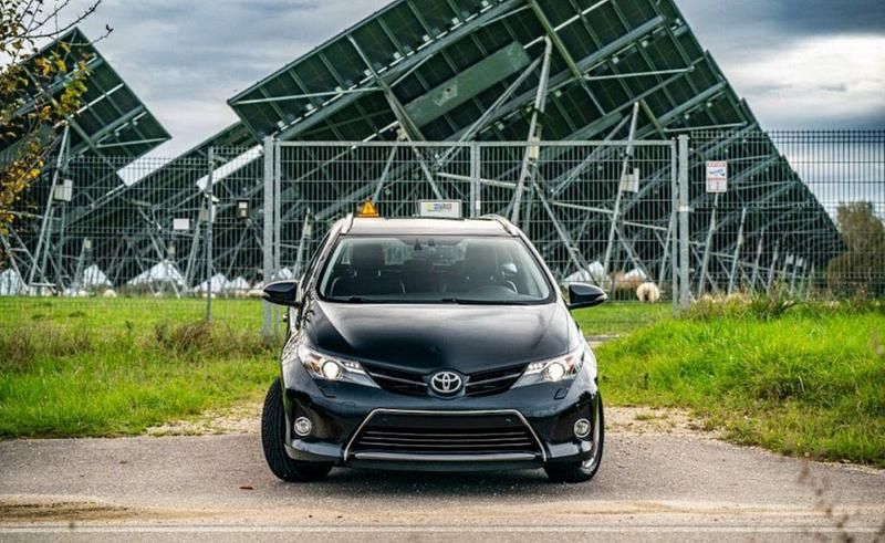 Grau Gebraucht 2014 Toyota Auris Touring Sports Kombi | 7.300 € (Fairer Preis) - Bild 1/4