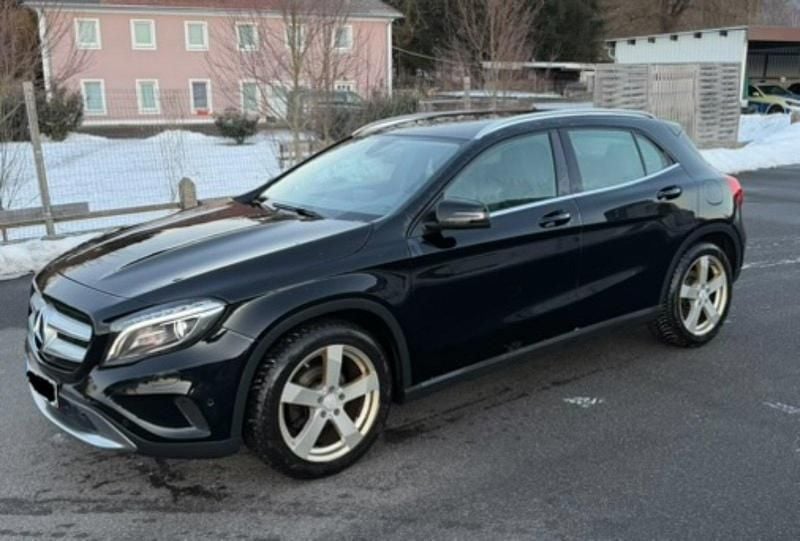 Gebraucht Mercedes GLA200 156 PS (114 kW) 2015 Schwarz SUV