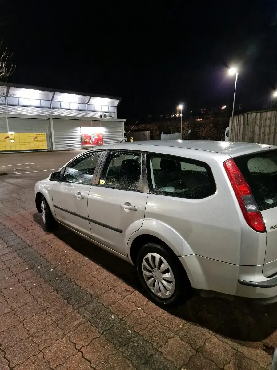 Gebraucht Ford Focus 115 PS (84 kW) 2007 Silber Kombi