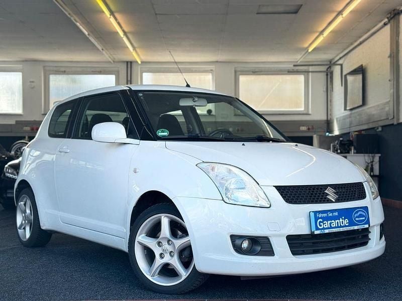 Weiß Gebraucht 2010 Suzuki Swift Comfort Coupé | 3.499 € (Guter Preis) - Bild 1/4