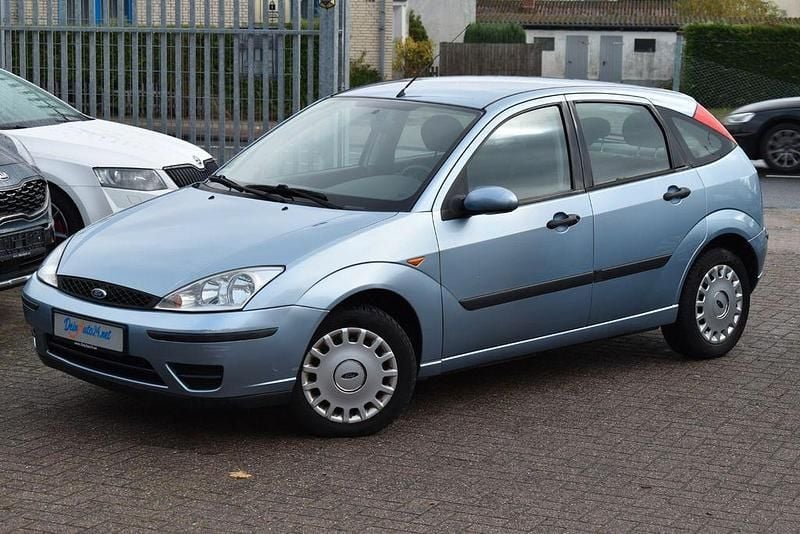 Blau Gebraucht 2004 Ford Focus Trend Limousine | 990 € (Guter Preis) - Bild 1/4