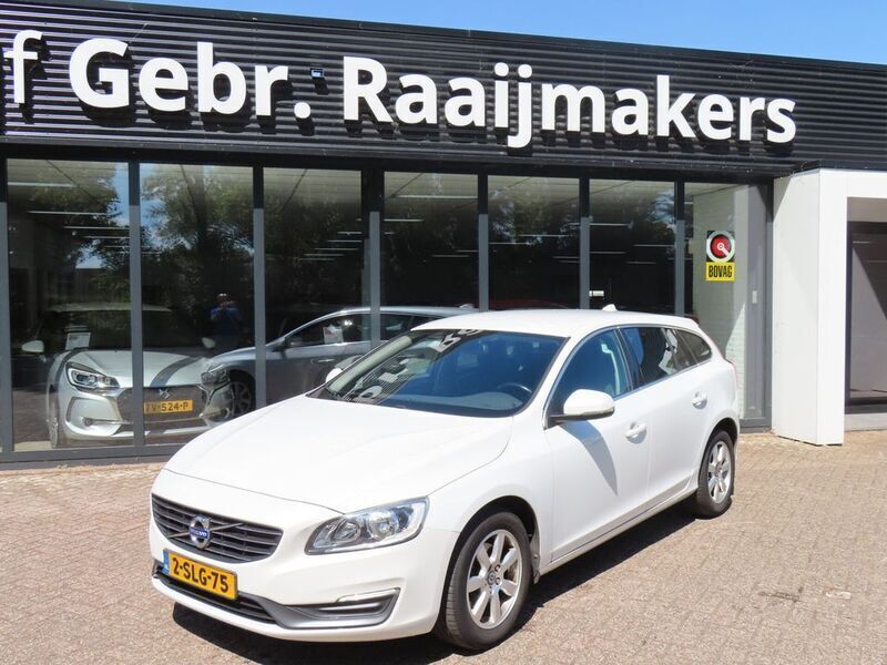 Weiß Gebraucht 2013 Volvo V60 Momentum Kombi | 5.400 € (Fairer Preis) - Bild 1/4
