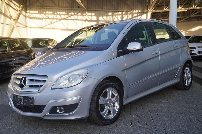 Gebraucht Mercedes B150 95 PS (69 kW) 2009 Silber Van / Kleinbus