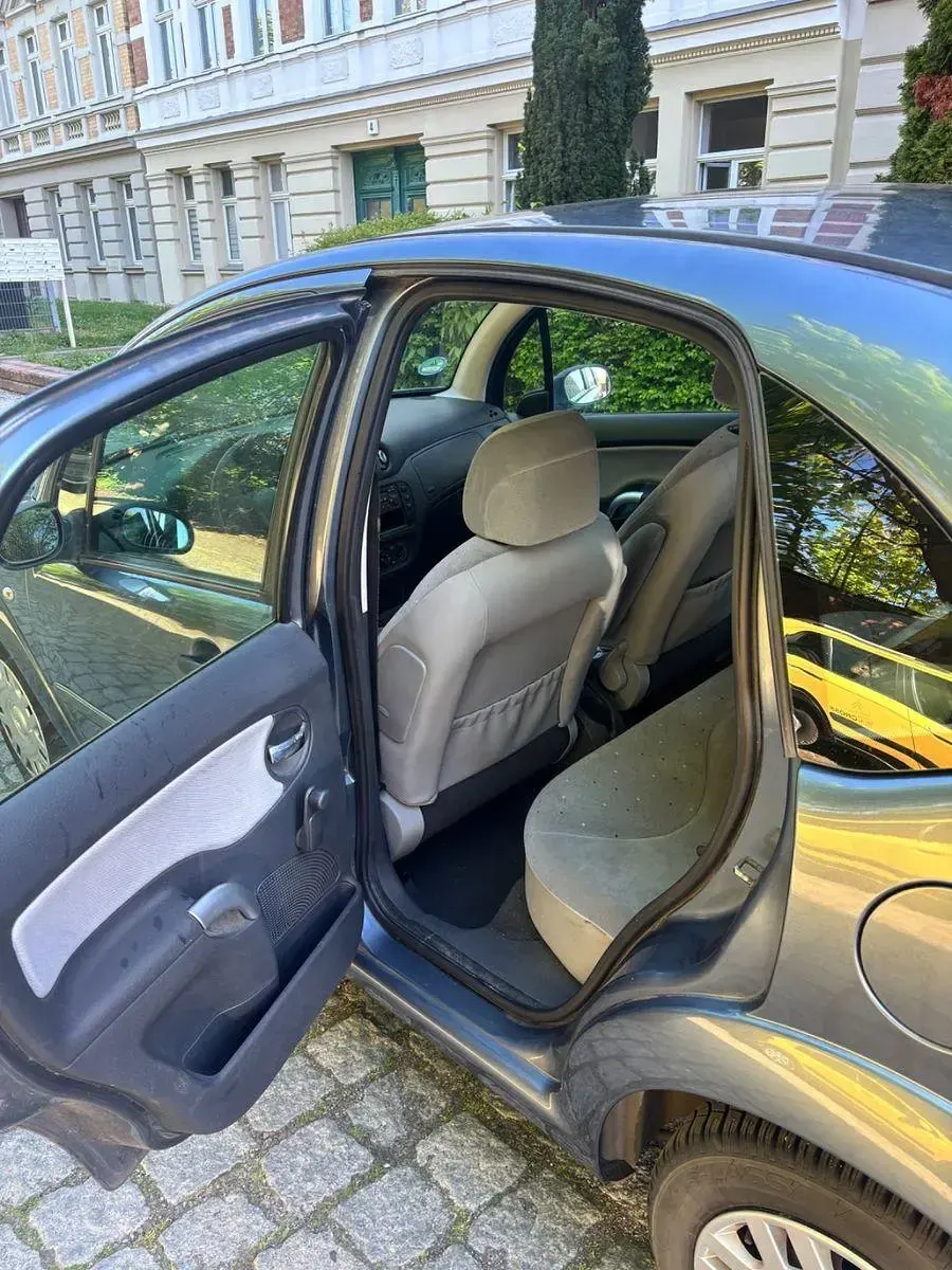 Usado Citroën C3 Comfort 73 CV (53 kW) 2005 Gris Berlina