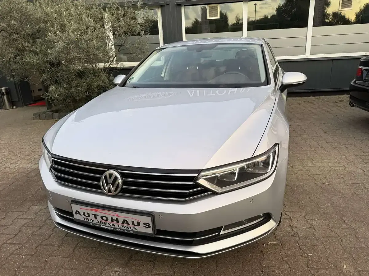 Gebraucht VW Passat Comfortline 150 PS (110 kW) 2019 Reflexsilber metallic Limousine
