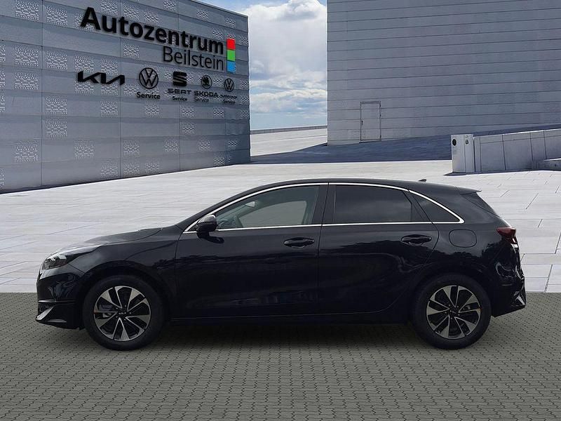Neu Kia Ceed 140 PS (102 kW) 2025 Schwarz Kleinwagen