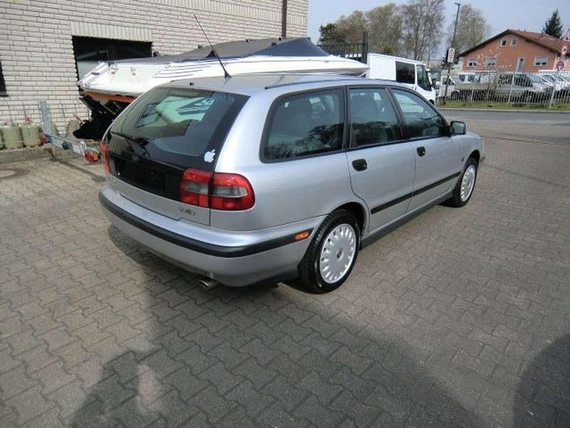 Gebraucht Volvo V40 116 PS (85 kW) 1998 Silber Kombi
