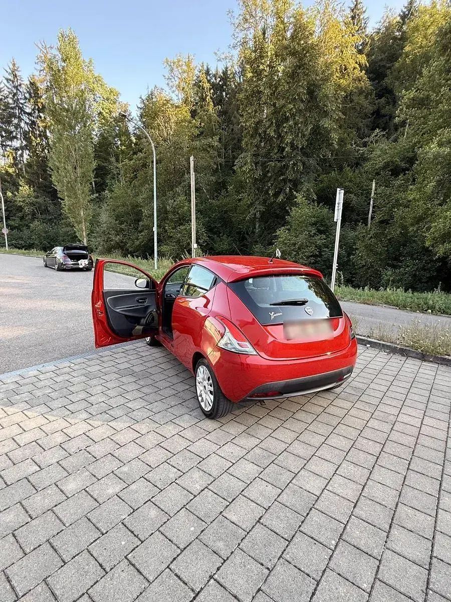 Gebraucht Lancia Ypsilon Gold 86 PS (63 kW) 2011 Rot Kleinwagen