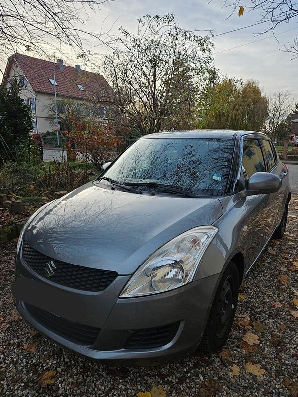 Grau Gebraucht 2013 Suzuki Swift Kleinwagen | 5.900 € (Guter Preis) - Bild 1/4