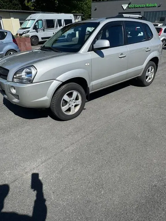 Gebraucht Hyundai Tucson GLS 141 PS (103 kW) 2008 Silber SUV