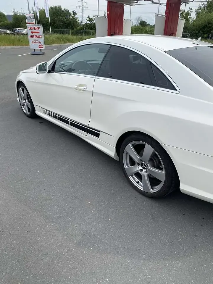 Gebraucht Mercedes E220 Elegance 170 PS (125 kW) 2013 Coupé