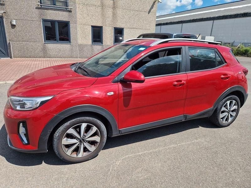Rot Gebraucht 2022 Kia Stonic Edition 7 SUV | 14.278 € (Superpreis) - Bild 1/4