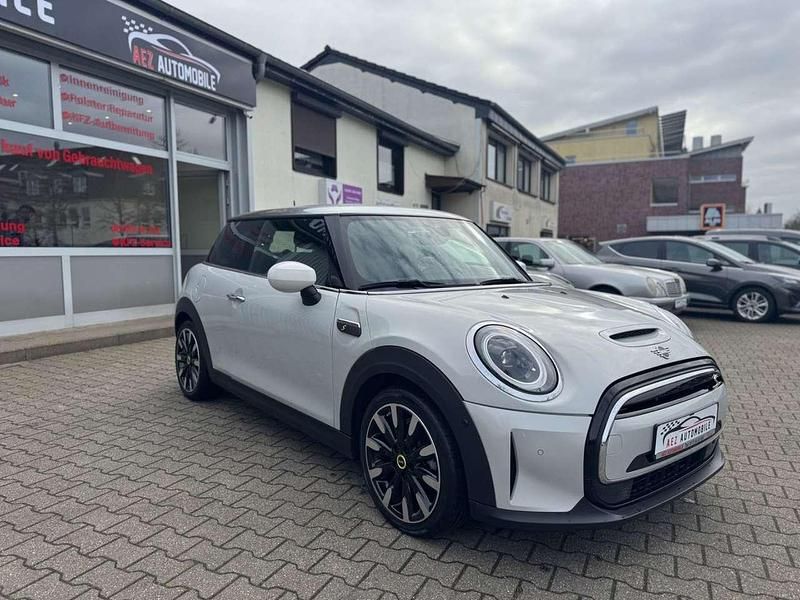 Gebraucht Mini Cooper SE Classic 135 kW (184 PS) 2022 White silver Kleinwagen