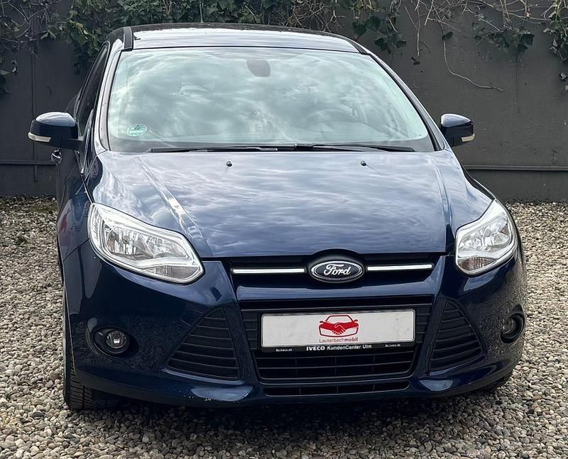 Gebraucht Ford Focus Trend 125 PS (91 kW) 2011 Blau Limousine