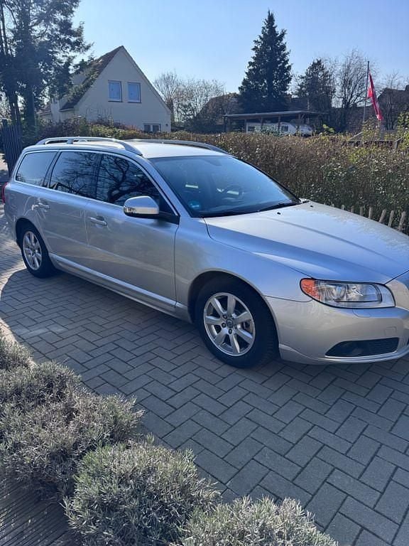 Gebraucht Volvo V70 Summum 109 PS (80 kW) 2010 Silber Kombi