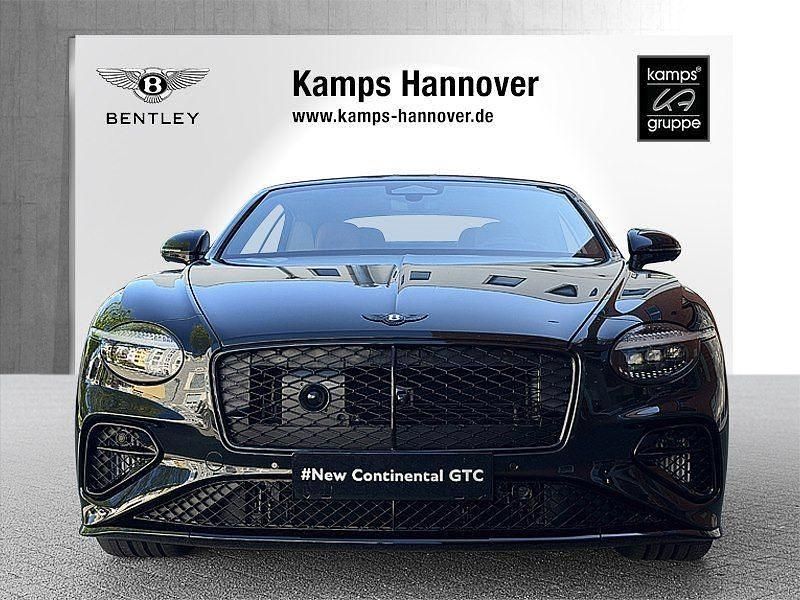 Neu Bentley Continental 680 PS (500 kW) 2026 Grün Cabrio