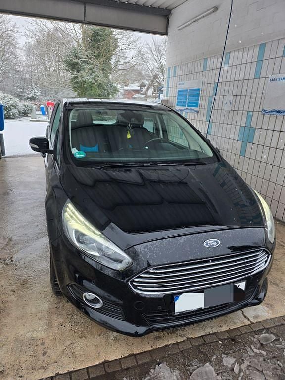 Schwarz Gebraucht 2017 Ford S-MAX Business Edition Van / Kleinbus | 15.500 € (Fairer Preis) - Bild 1/4