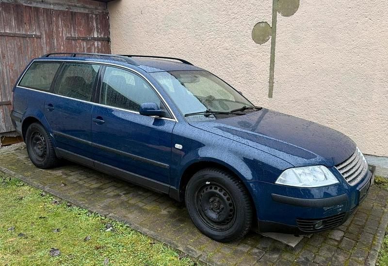 Gebraucht VW Passat 101 PS (74 kW) 2003 Blau Kombi
