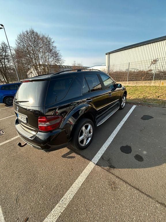Gebraucht Mercedes ML320 224 PS (164 kW) 2006 Schwarz SUV