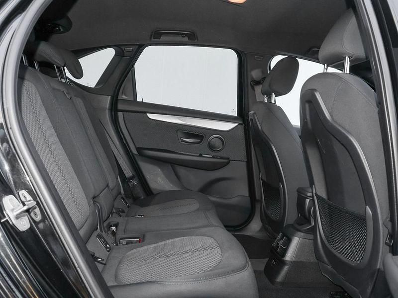 Używany BMW 218 Advantage 150 KM (110 kW) 2022 Czarny Minivan