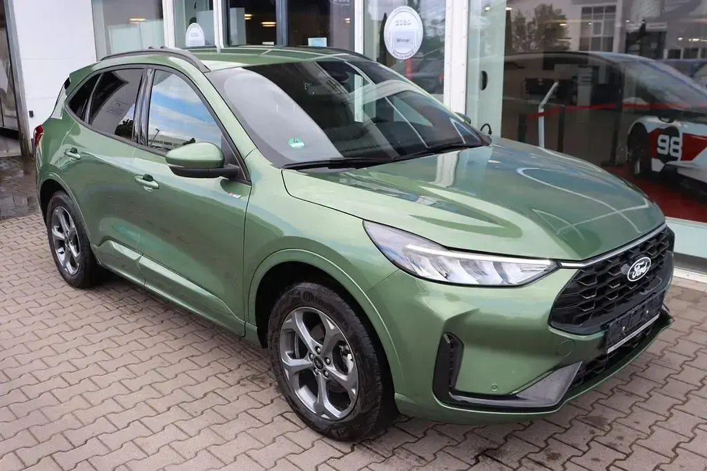 Gebraucht Ford Kuga ST-Line 242 PS (177 kW) 2024 Burstinggreen metallic SUV