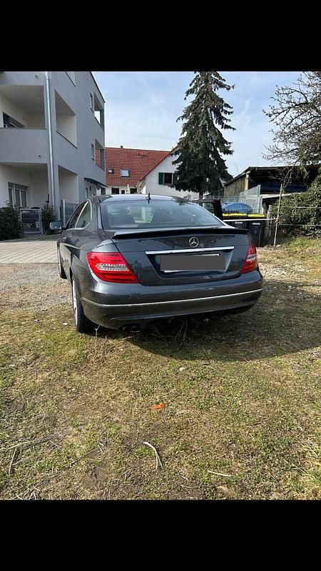 Gebraucht Mercedes C180 156 PS (114 kW) 2013 Grau Coupé