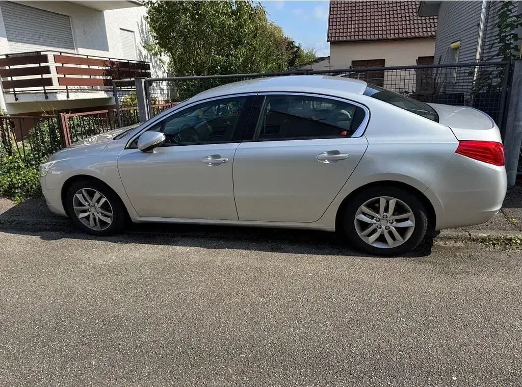 Gebraucht Peugeot 508 Access 111 PS (81 kW) 2011 Silber Limousine