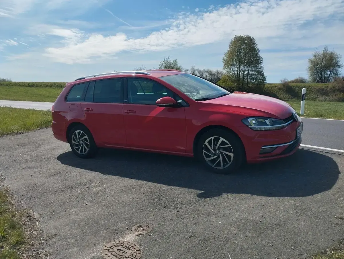 Gebraucht VW Golf VII Sound 116 PS (85 kW) 2018 Rot Kombi