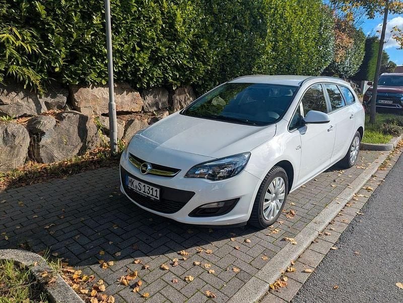 Weiß Gebraucht 2016 Opel Astra Kombi | 7.500 € (Guter Preis) - Bild 1/4
